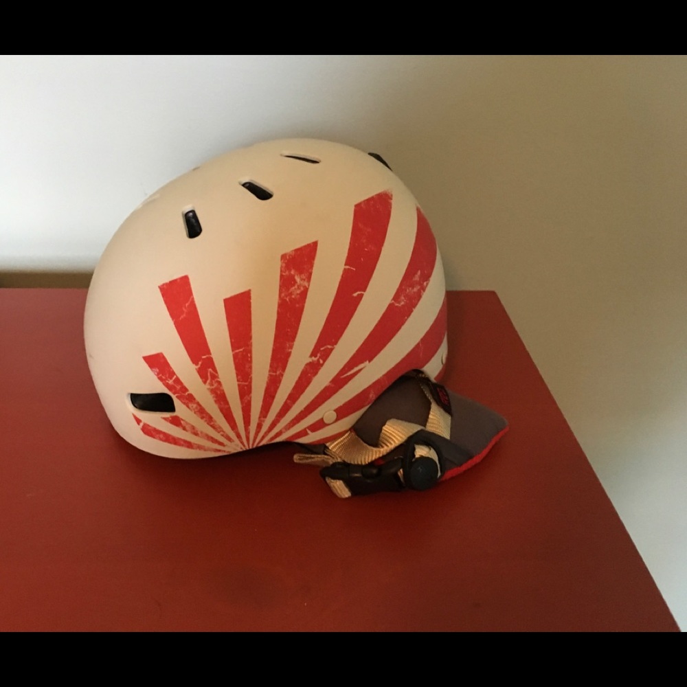 Red TraceGrom Snowboard / ski helmet